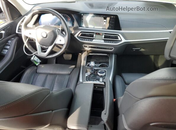 5UXCW2C02N9K79522 2022 BMW X7 White Dashboard view