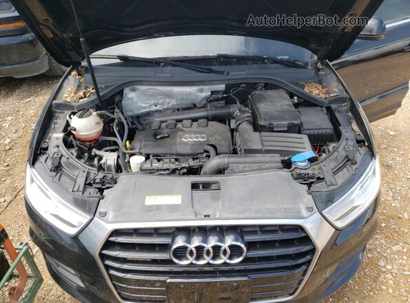 WA1JCCFS5HR002477 2017 AUDI Q3 Черный Вид салона спереди
