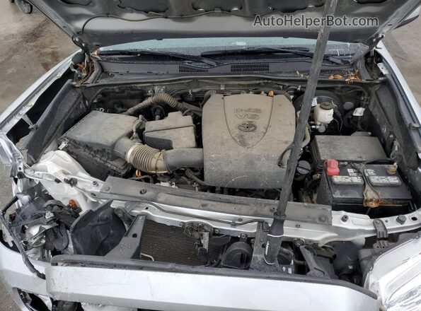 3TYRZ5CN1NT020669 2022 TOYOTA TACOMA Серебряный Вид задней части салона
