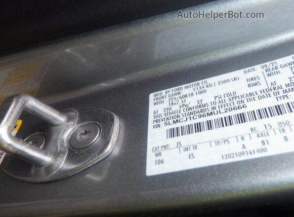 5LMCJ1C96MUL20666 2021 LINCOLN CORSAIR  Вид салону спереду