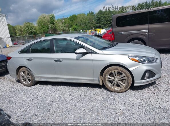 5NPE34AF2KH807147 2019 HYUNDAI SONATA Silver Widok wnętrza z tyłu