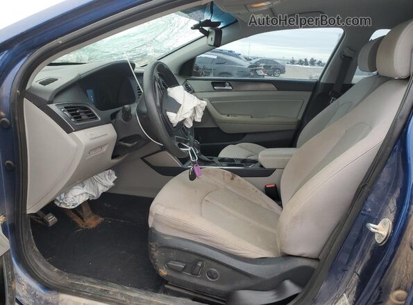 5NPE34AF7HH483511 2017 HYUNDAI SONATA Blue Вид салону спереду