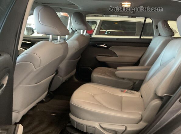5TDGARAH2MS506372 2021 TOYOTA LE  Widok z przodu