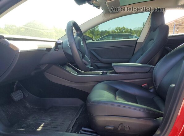 5YJ3E1EB0LF735632 2020 TESLA MODEL Красный Вид салона спереди