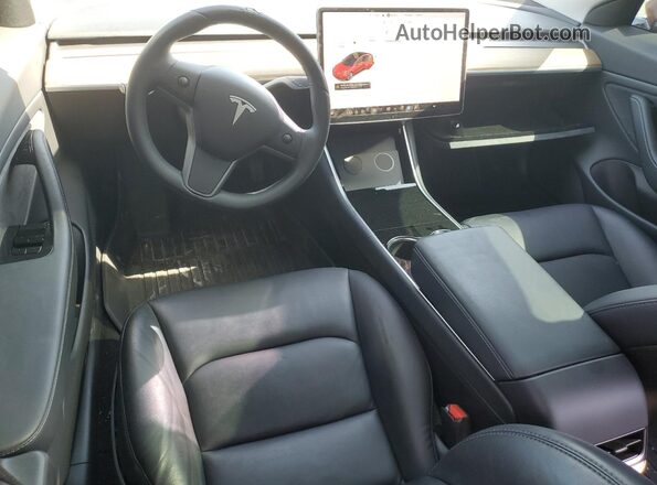 5YJ3E1EB0LF735632 2020 TESLA MODEL Красный Вид панели приборов