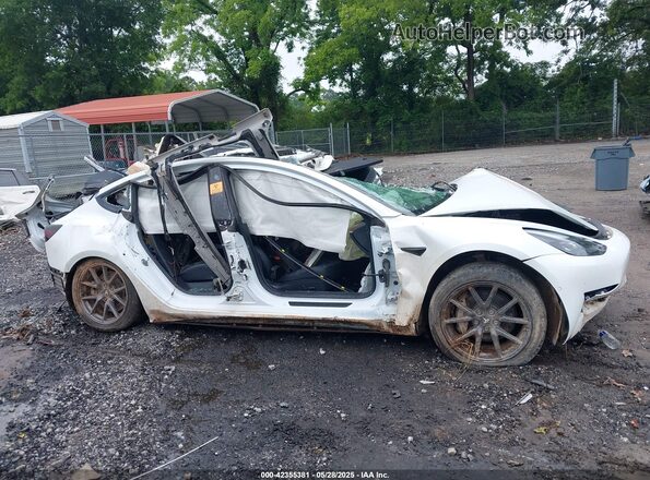 5YJ3E1EB3NF186902 2022 TESLA MODEL 3 White Vista interior trasera