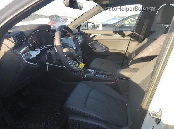 WA1DECF37R1168645 2024 AUDI Q3 White Vista interior delantera