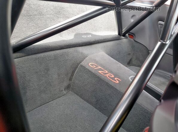 WP0AE2A90JS185090 2018 PORSCHE 911 Red Widok tylnych siedzeń