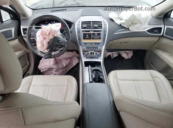 3LN6L5KUXKR634459 2019 LINCOLN MKZ Серебряный Вид панели приборов