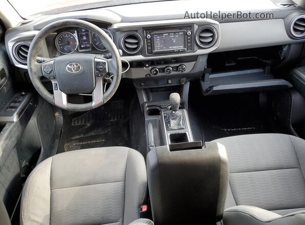 3TMAZ5CN3GM002153 2016 TOYOTA LE Красный Вид панели приборов