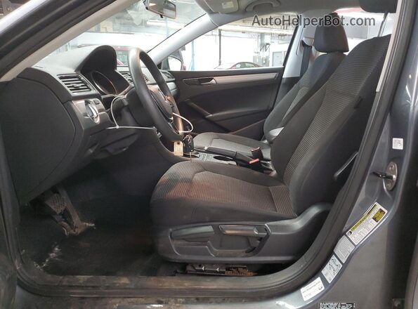 1VWAT7A38HC006830 2017 VOLKSWAGEN PASSAT Silver 