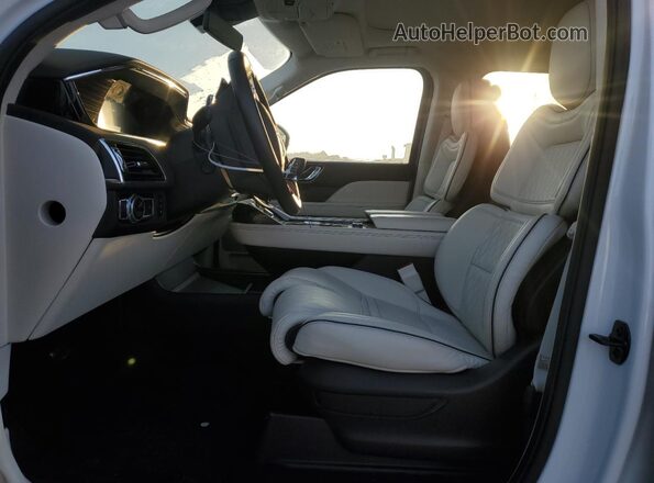 5LMJJ3TT1MEL15609 2021 LINCOLN NAVIGATOR Белый 