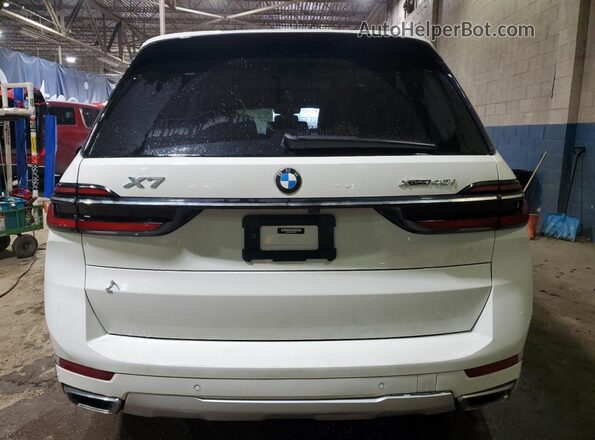 5UX23EM02R9S50015 2024 BMW X7 White Widok z tyłu