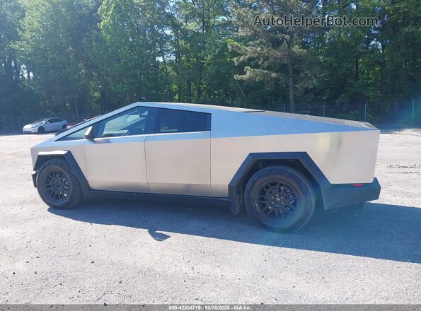 7G2CEHED6SA066009 2025 TESLA CYBERTRUCK Silver Սալոնի 360 աստիճան տեսք