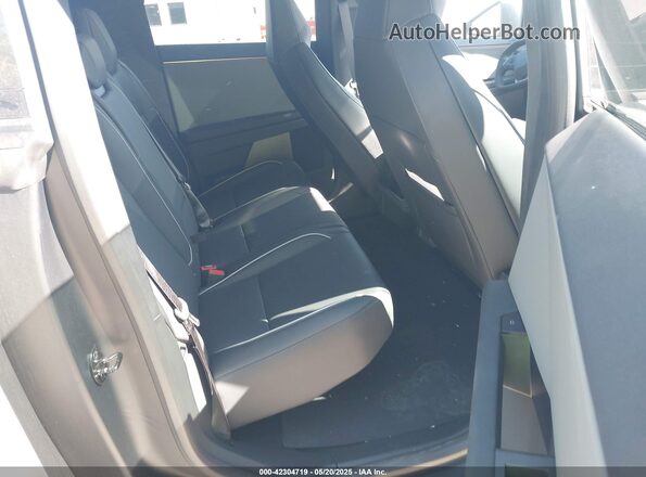 7G2CEHED6SA066009 2025 TESLA CYBERTRUCK Silver VIN կոդի պիտակի տեսք