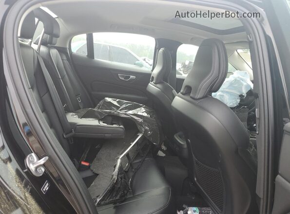 7JRL12TK6RG323297 2024 VOLVO S60 Black Widok tylnych siedzeń