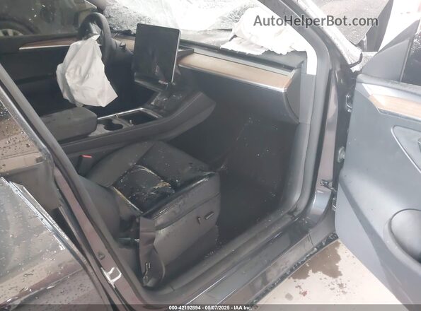 7SAYGDED2RF091484 2024 TESLA MODEL Y Черный Вид салона спереди