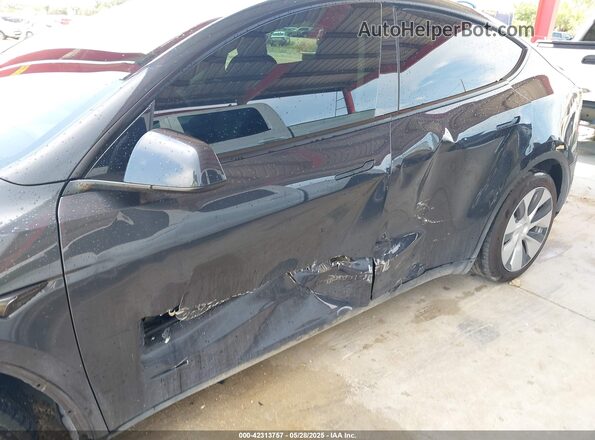7SAYGDED6RF054342 2024 TESLA MODEL Y Gray Դիմացի տեսք