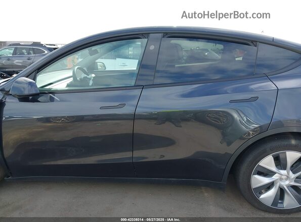 7SAYGDEEXRF080483 2024 TESLA MODEL Y Gray 