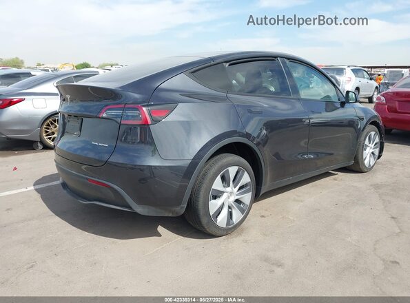 7SAYGDEEXRF080483 2024 TESLA MODEL Y Gray 