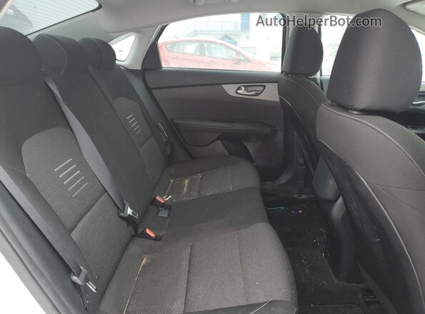 3KPF24AD9KE051049 2019 KIA FORTE White Հետևի նստատեղերի տեսք