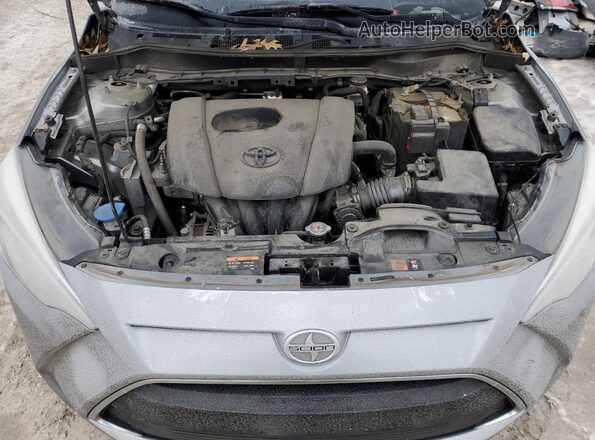 3MYDLBZV7GY142608 2016 TOYOTA SCION Silver უკანა სალონის ხედი