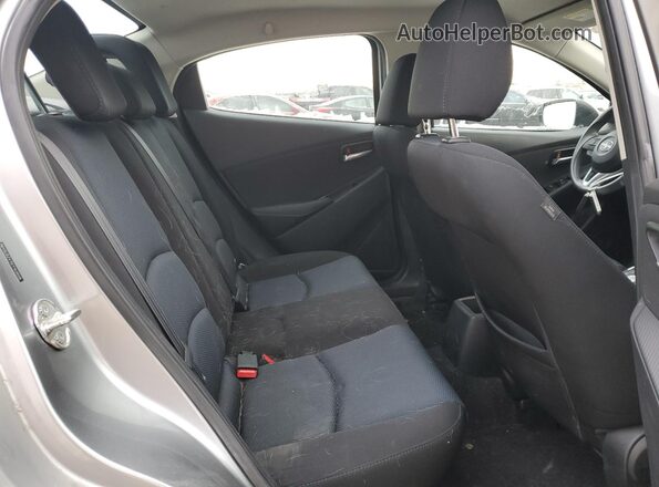 3MYDLBZV7GY142608 2016 TOYOTA SCION Silver უკანა სავარძლების ხედი