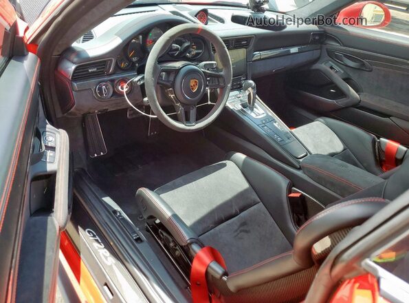 WP0AE2A90JS185090 2018 PORSCHE 911 Red Widok deski rozdzielczej