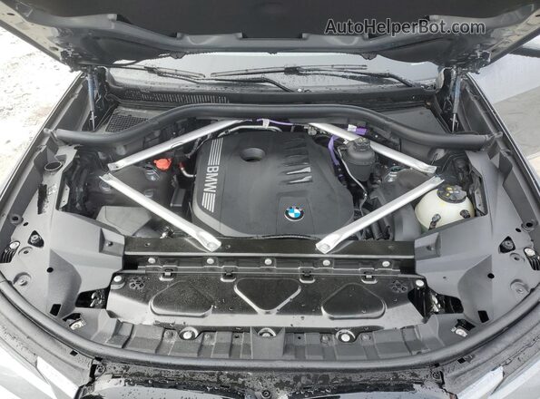 5UX23EM06R9V63276 2024 BMW X7 Gray Widok komory silnika