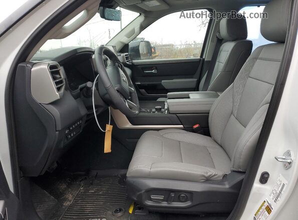 7SVAAABA4RX021568 2024 TOYOTA SEQUOIA White Front interior view
