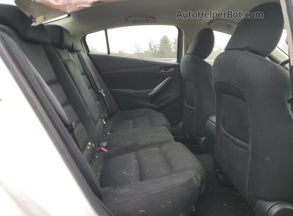 JM1GL1U5XH1136451 2017 MAZDA 6 White Widok tylnych siedzeń