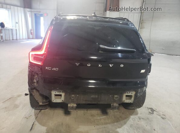 YV4ED3UR0M2582001 2021 VOLVO XC40 Черный Вид сзади
