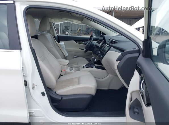 JN1BJ1CV5MW567104 2021 NISSAN ROGUE White Вид салону спереду
