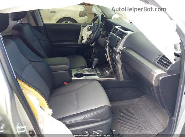 JTENU5JR0P6092072 2023 TOYOTA 4RUNNER Gray Вид салону спереду