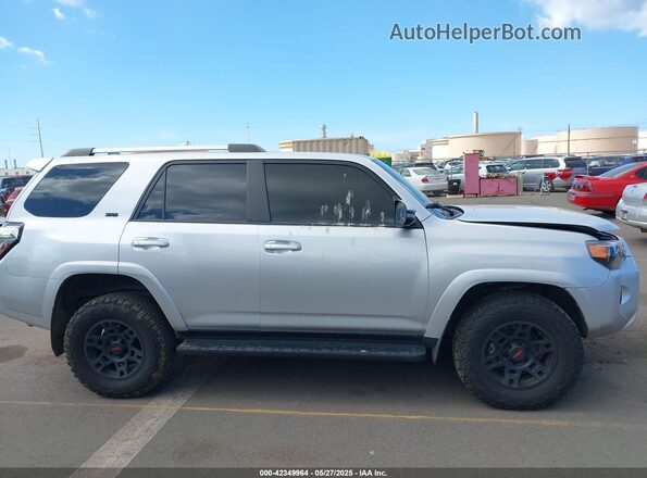 JTENU5JR0P6092072 2023 TOYOTA 4RUNNER Gray Вид задньої частини салону