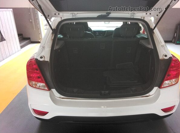 KL7CJKSBXMB333205 2021 CHEVROLET TRAX  ძრავის განყოფილების ხედი