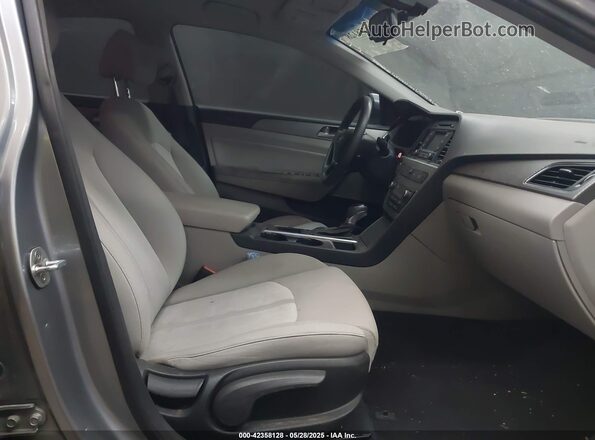 KMHE24L10GA009146 2016 HYUNDAI SONATA HYBRID Silver წინა სალონის ხედი