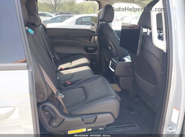 KNDNE5KA8S6042829 2025 KIA CARNIVAL MPV HYBRID Silver Widok naklejki z numerem VIN