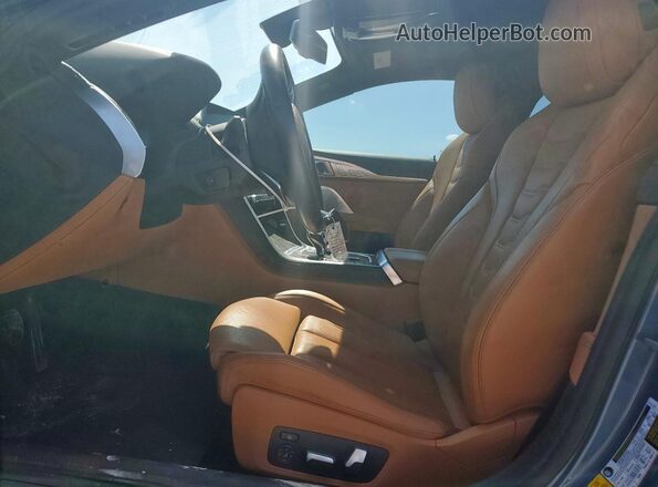 WBAGV8C06NCH98097 2022 BMW M8 Blue Вид салону спереду