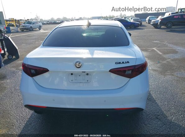 ZARFAMBN9N7660565 2022 ALFA ROMEO GIULIA White 