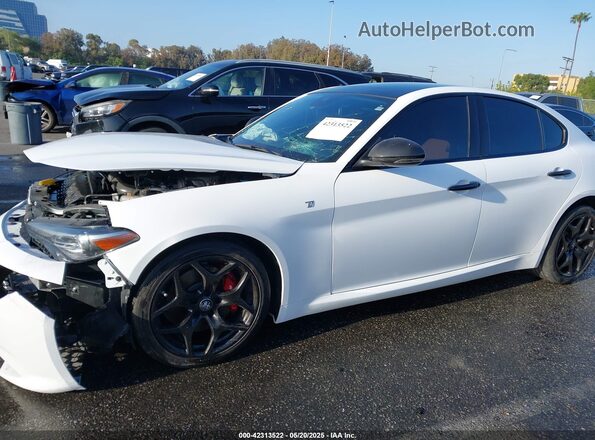 ZARFAMBN9N7660565 2022 ALFA ROMEO GIULIA White 