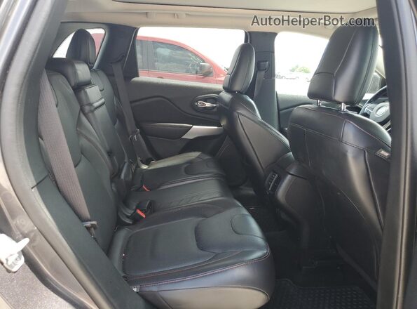 1C4PJMBX9JD609465 2018 JEEP CHEROKEE Угольный Вид задней части салона