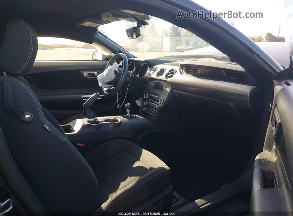 1FA6P8CF5L5167553 2020 FORD MUSTANG Черный Вид салона спереди