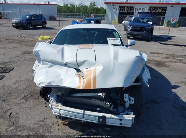 1FA6P8TH2G5210284 2016 FORD MUSTANG White Widok wnętrza z tyłu