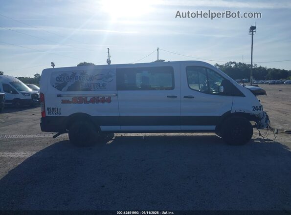 1FBAX2Y80RKA01886 2024 FORD PASSENGER White Սալոնի հետևի տեսք