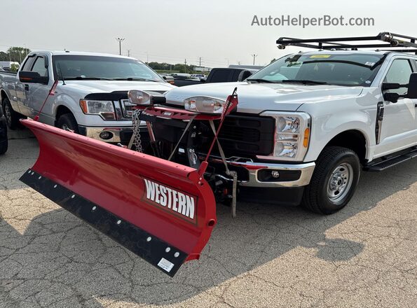 1FT7W2BA7PEC58785 2023 FORD F-250  Widok wnętrza z przodu