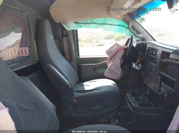 1GCWGAFP4N1280653 2022 CHEVROLET EXPRESS White Սալոնի դիմացի տեսք