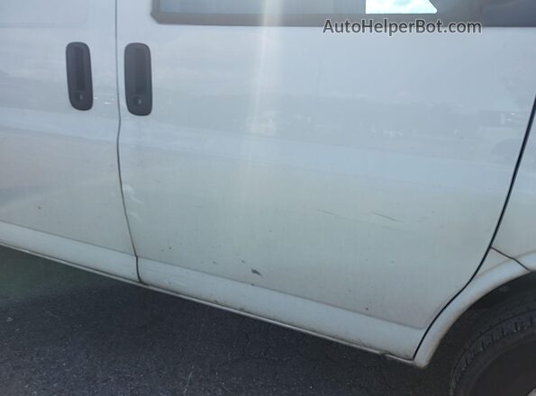1GCWGAFP8M1308565 2021 CHEVROLET EXPRESS  Вид салона спереди