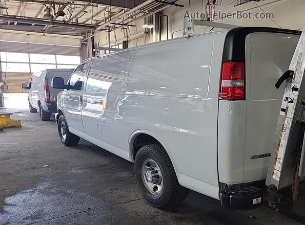 1GCZGGFP4M1216059 2021 CHEVROLET EXPRESS  Вид салону спереду
