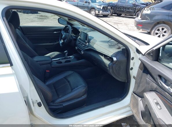 1N4BL4CV8MN375289 2021 NISSAN ALTIMA White Front interior view